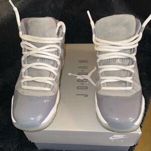 Retro Air Jordan Cool Gray 11’s . Sz: 7 Grade school